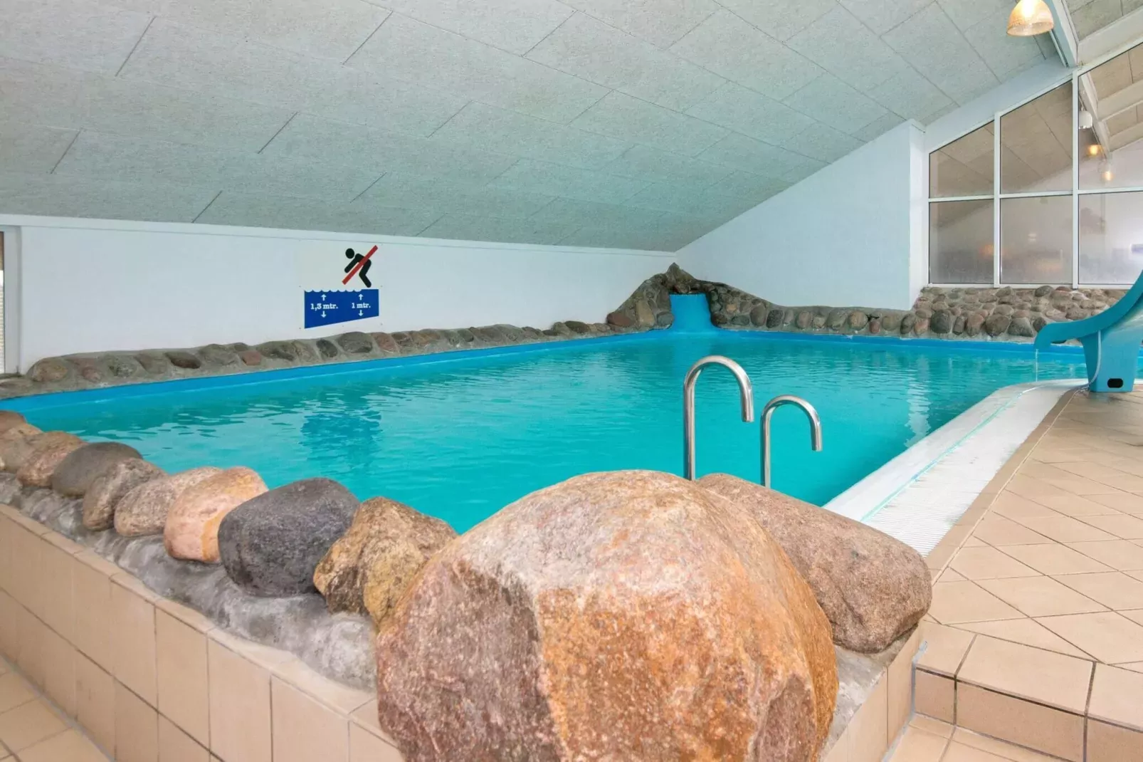 3 room,2 levels,dishwasher-Pool