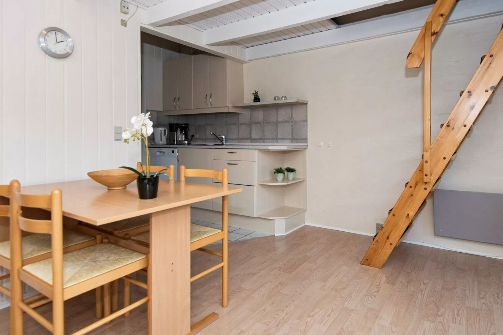 3 room,2 levels,dishwasher-Indoor