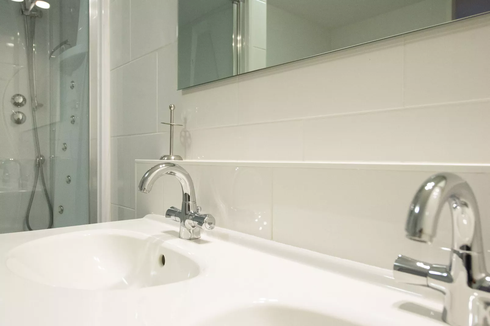 Scheveningen Harbour 60B-Bathroom