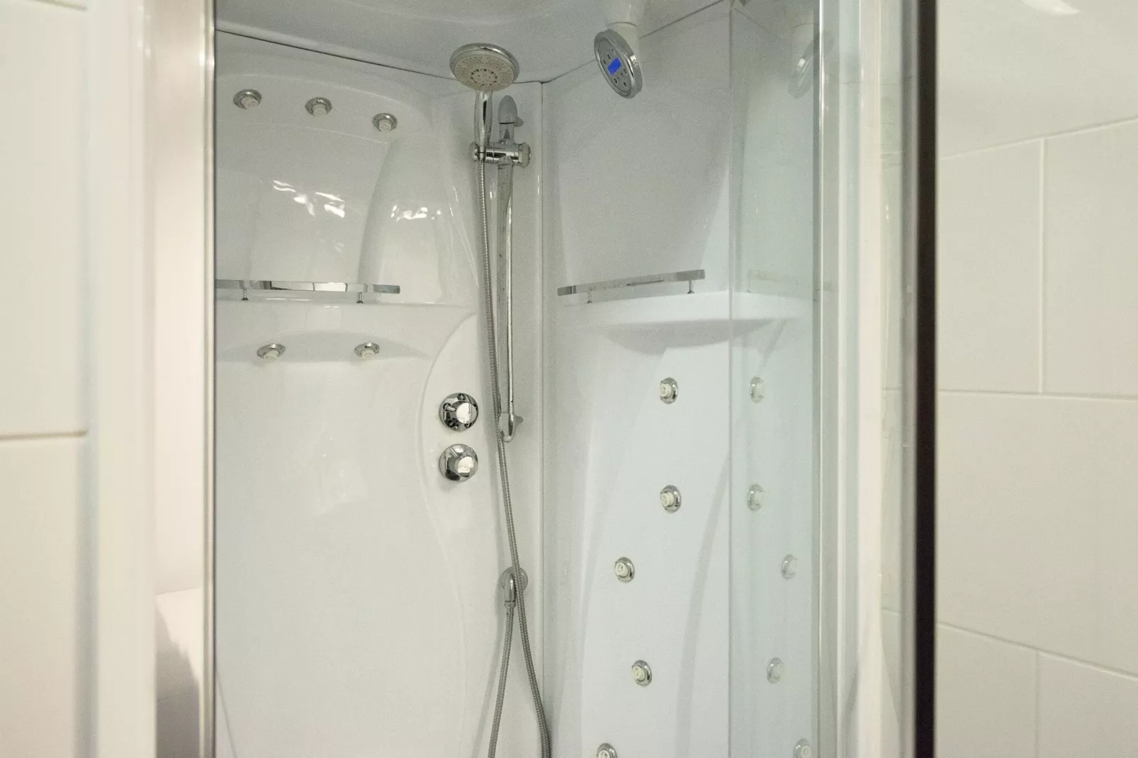 Scheveningen Harbour 60B-Bathroom