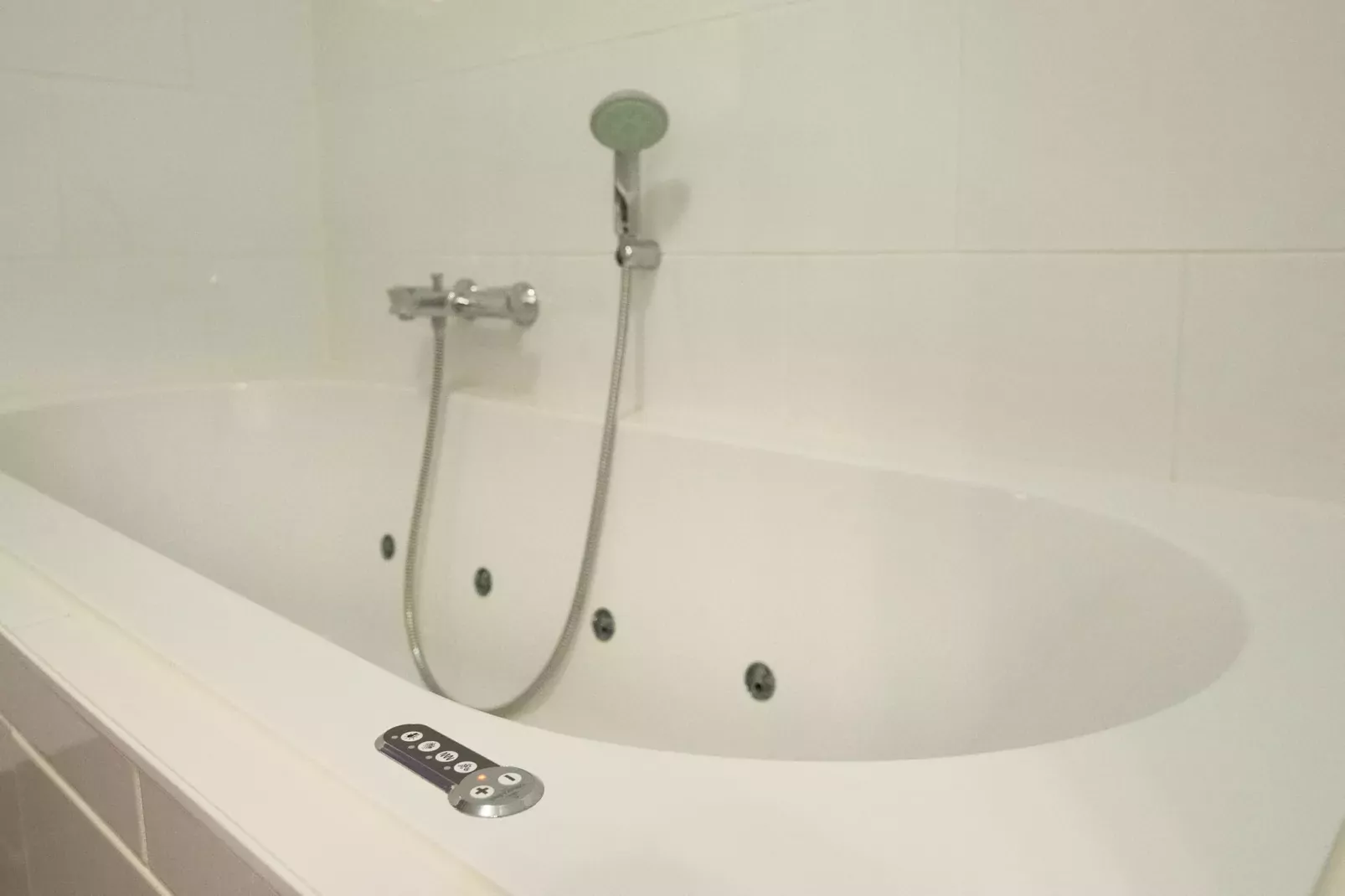 Scheveningen Harbour 60B-Bathroom