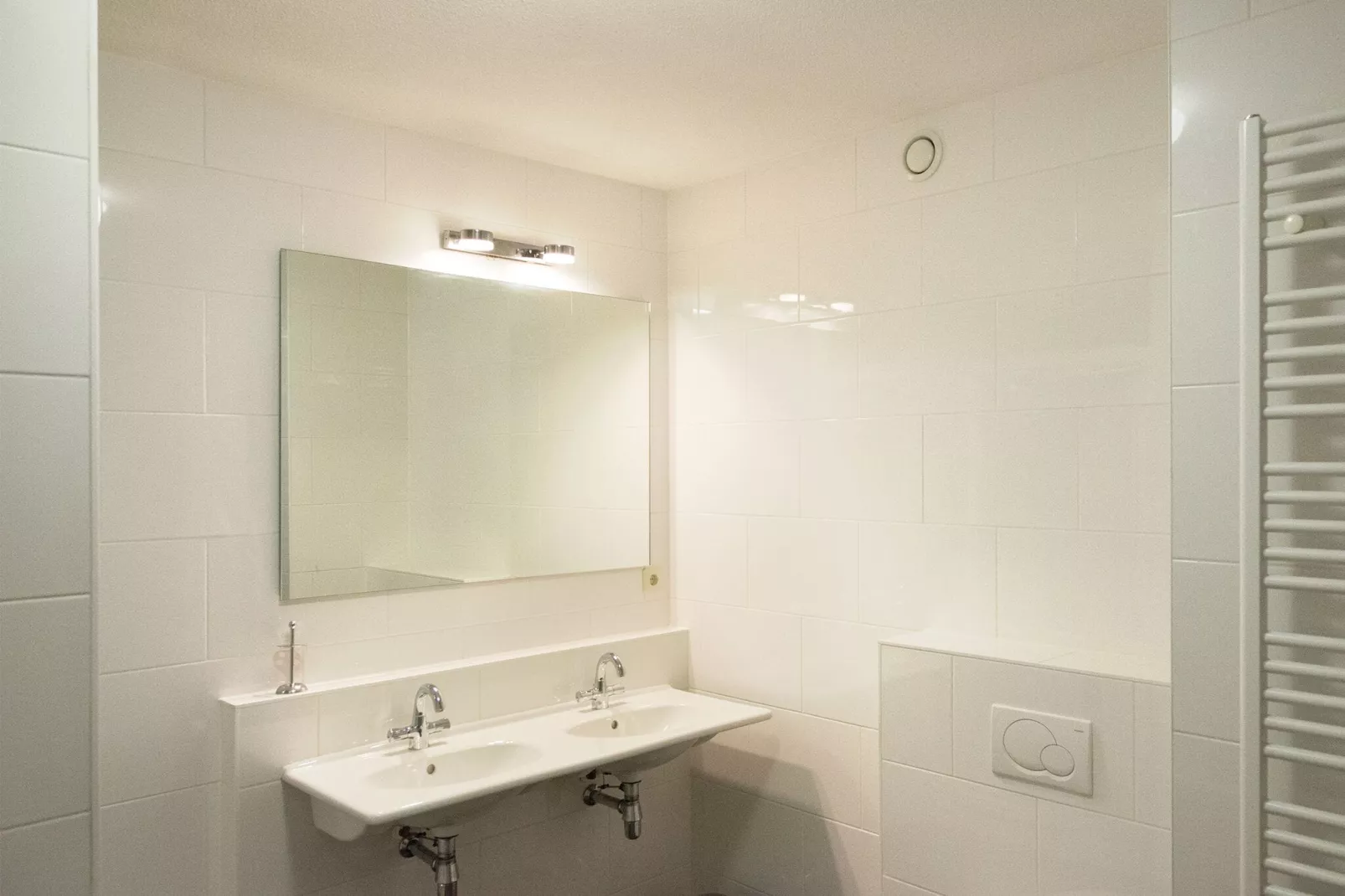 Scheveningen Harbour 60B-Bathroom