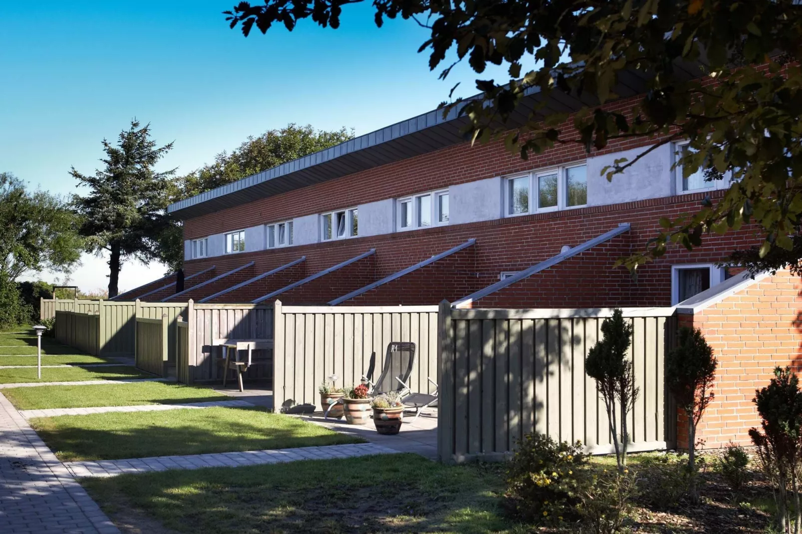 3 room,2 levels-Outdoor