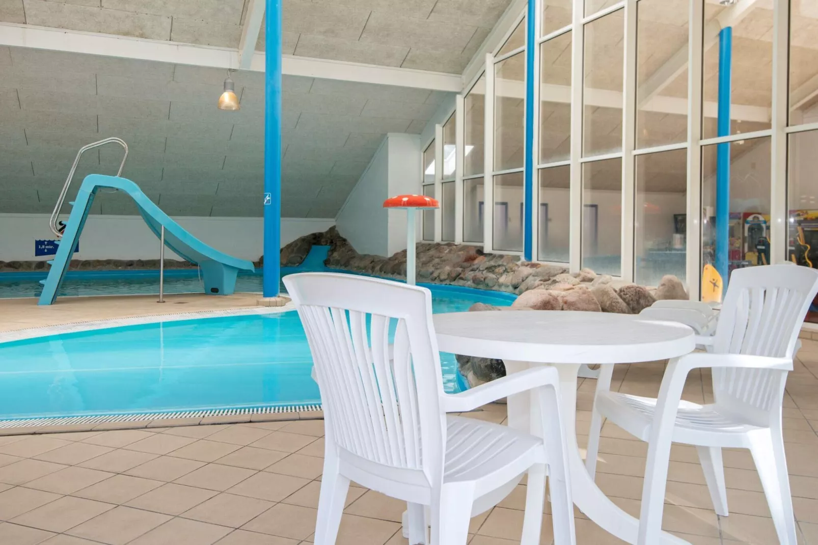 3 room,2 levels-Pool