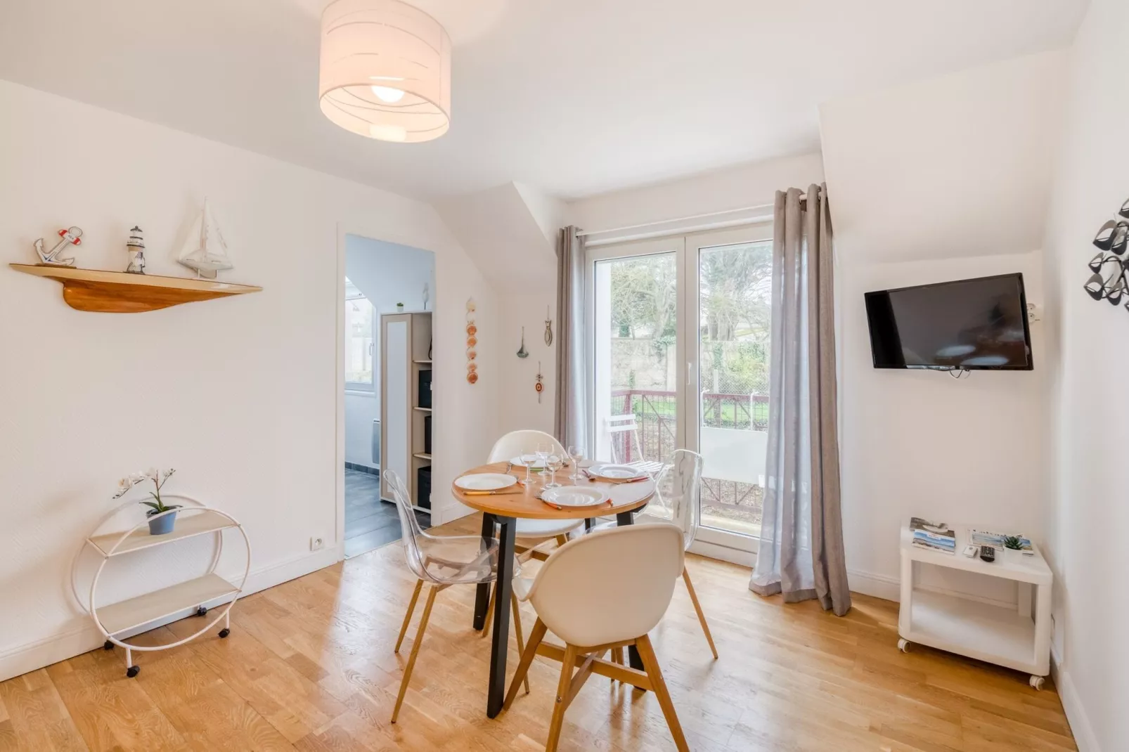 HappyShell-Dining room