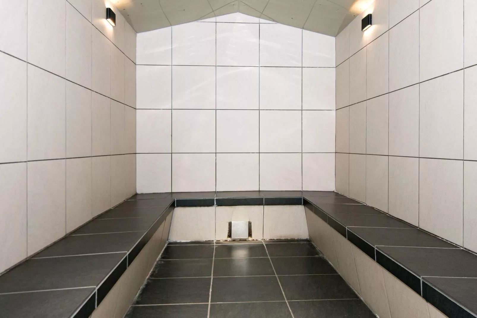3 room,2 levels-Pool