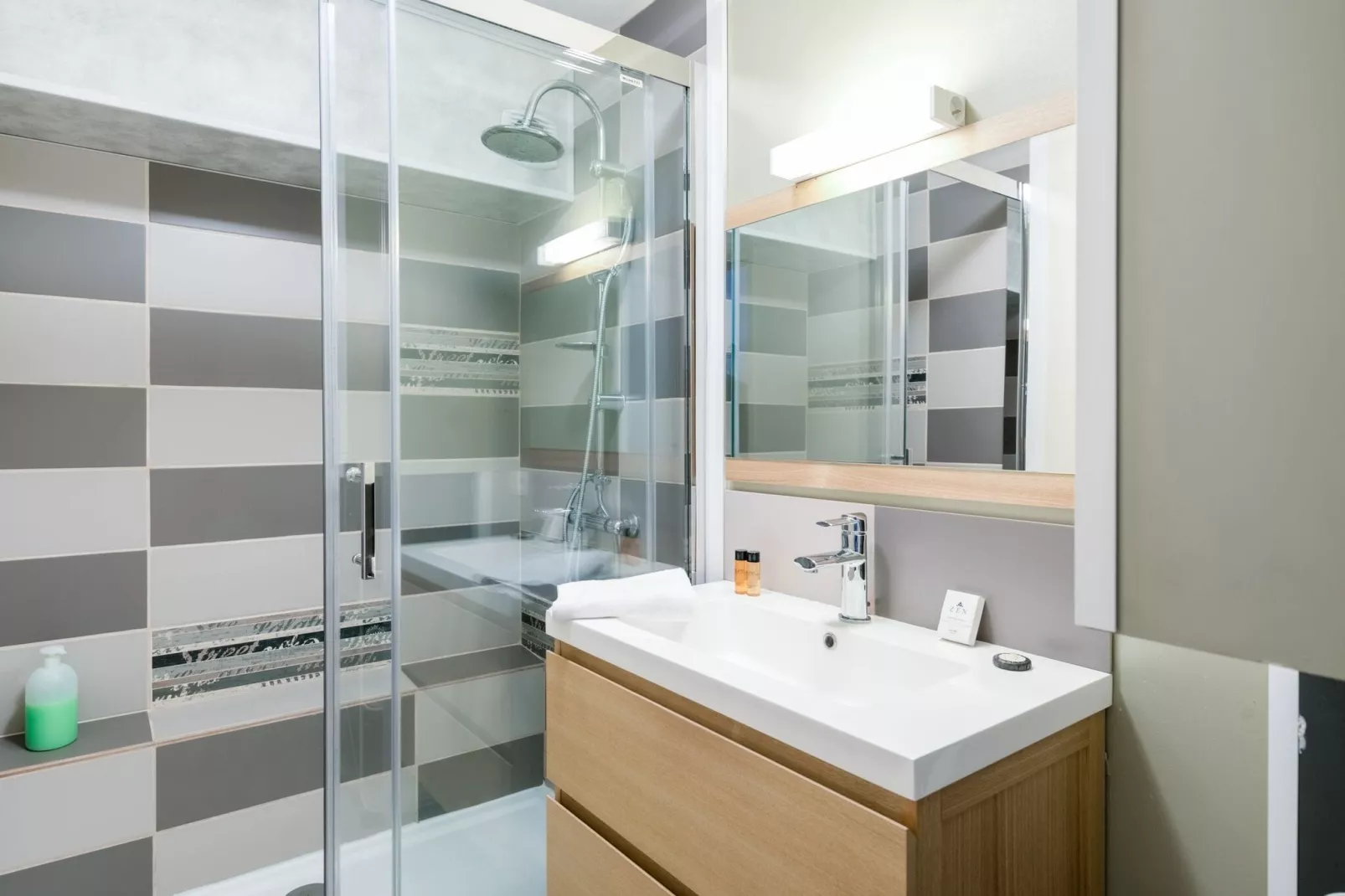 HappyShell-Bathroom