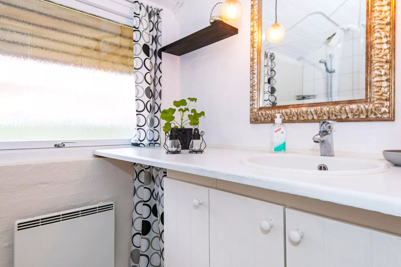 3 room,2 levels,dishwasher-Indoor