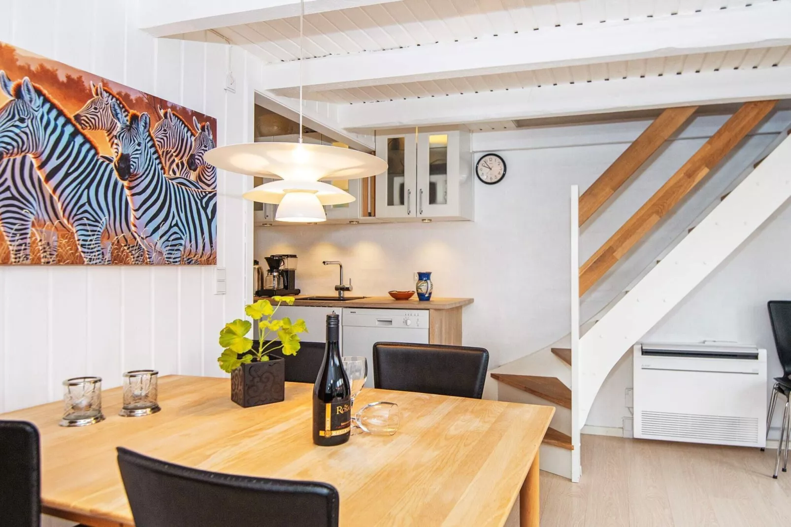 3 room,2 levels,dishwasher-Indoor