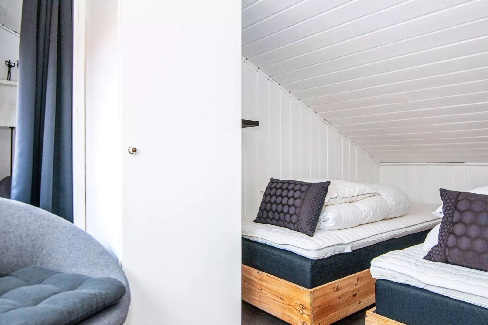 3 room,2 levels,dishwasher-Indoor