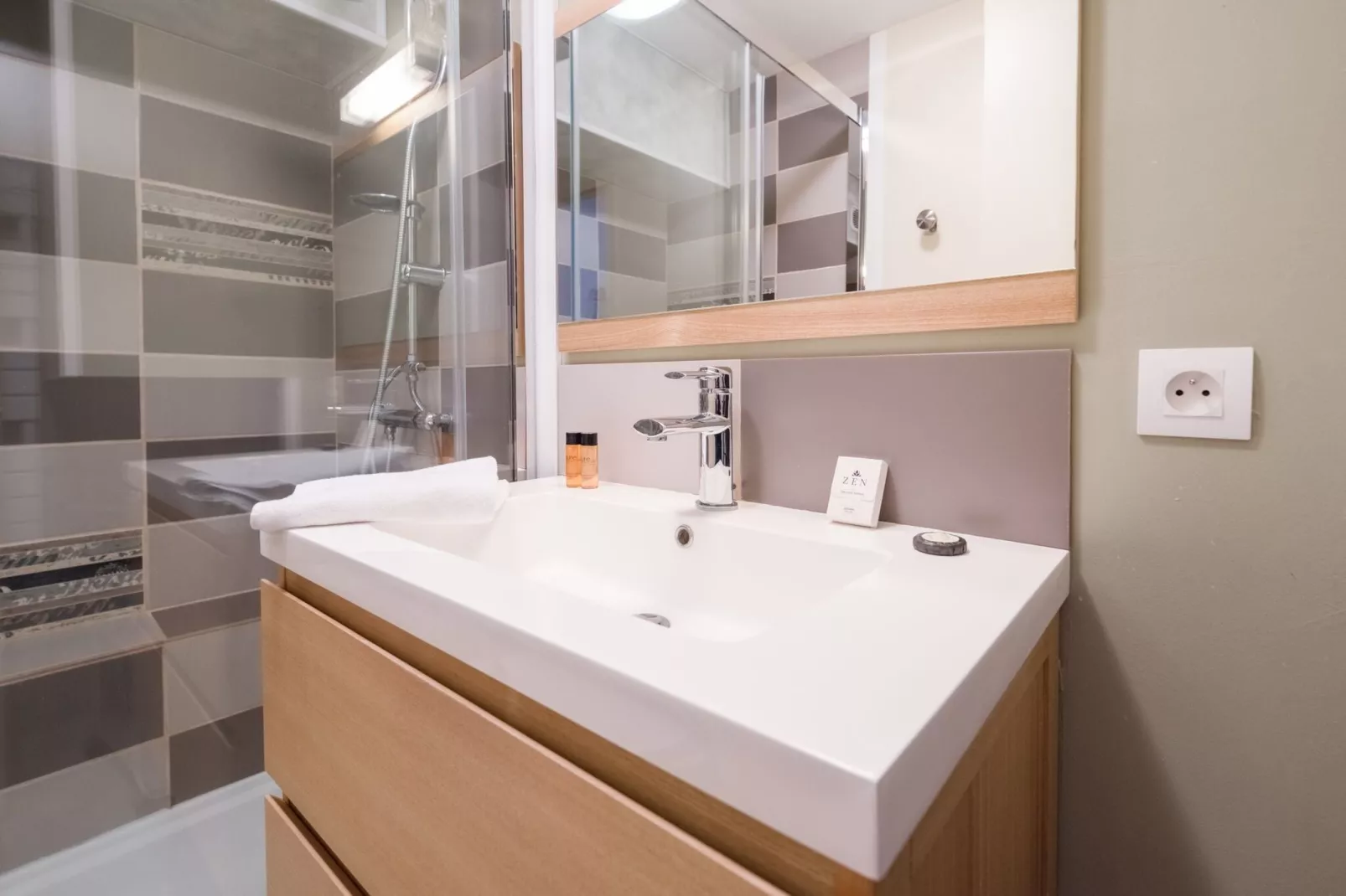 HappyShell-Bathroom