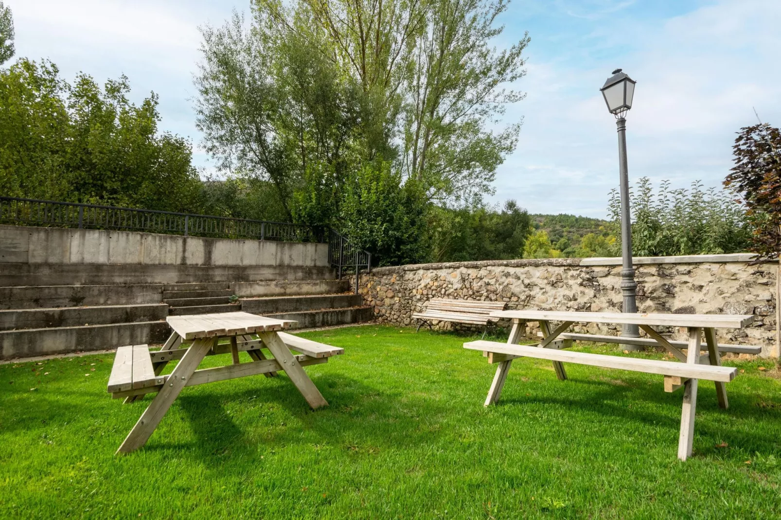 Casa rural Benllera-Gardens summer