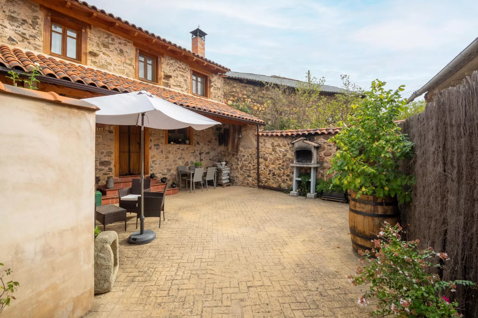 Casa rural Benllera-Exterior summer