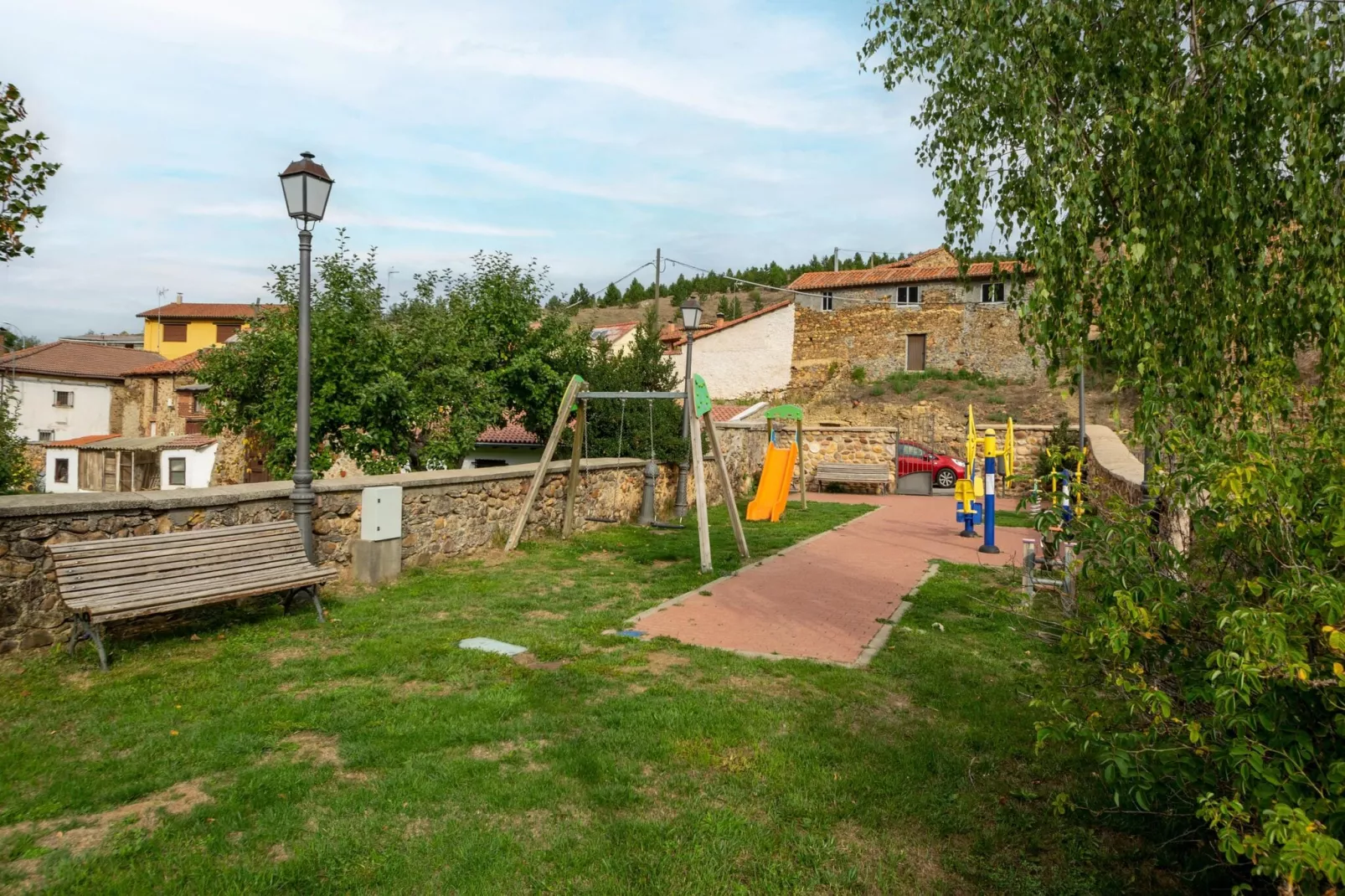 Casa rural Benllera-Gardens summer