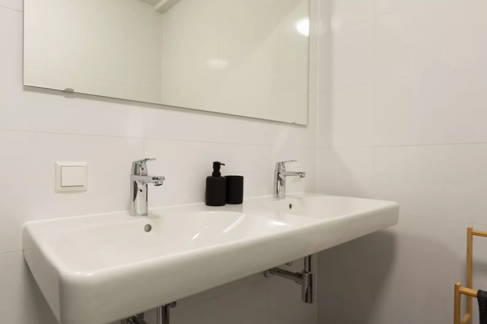 Scheveningen Harbour 62-Bathroom
