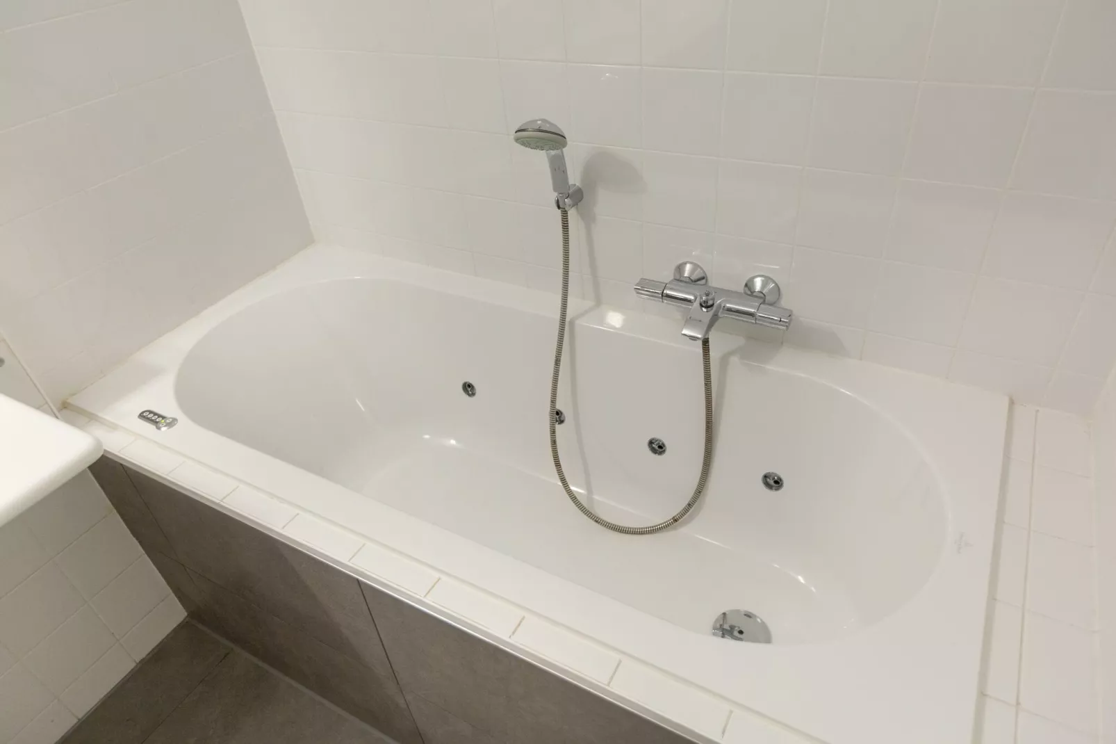 Scheveningen Harbour 62-Bathroom