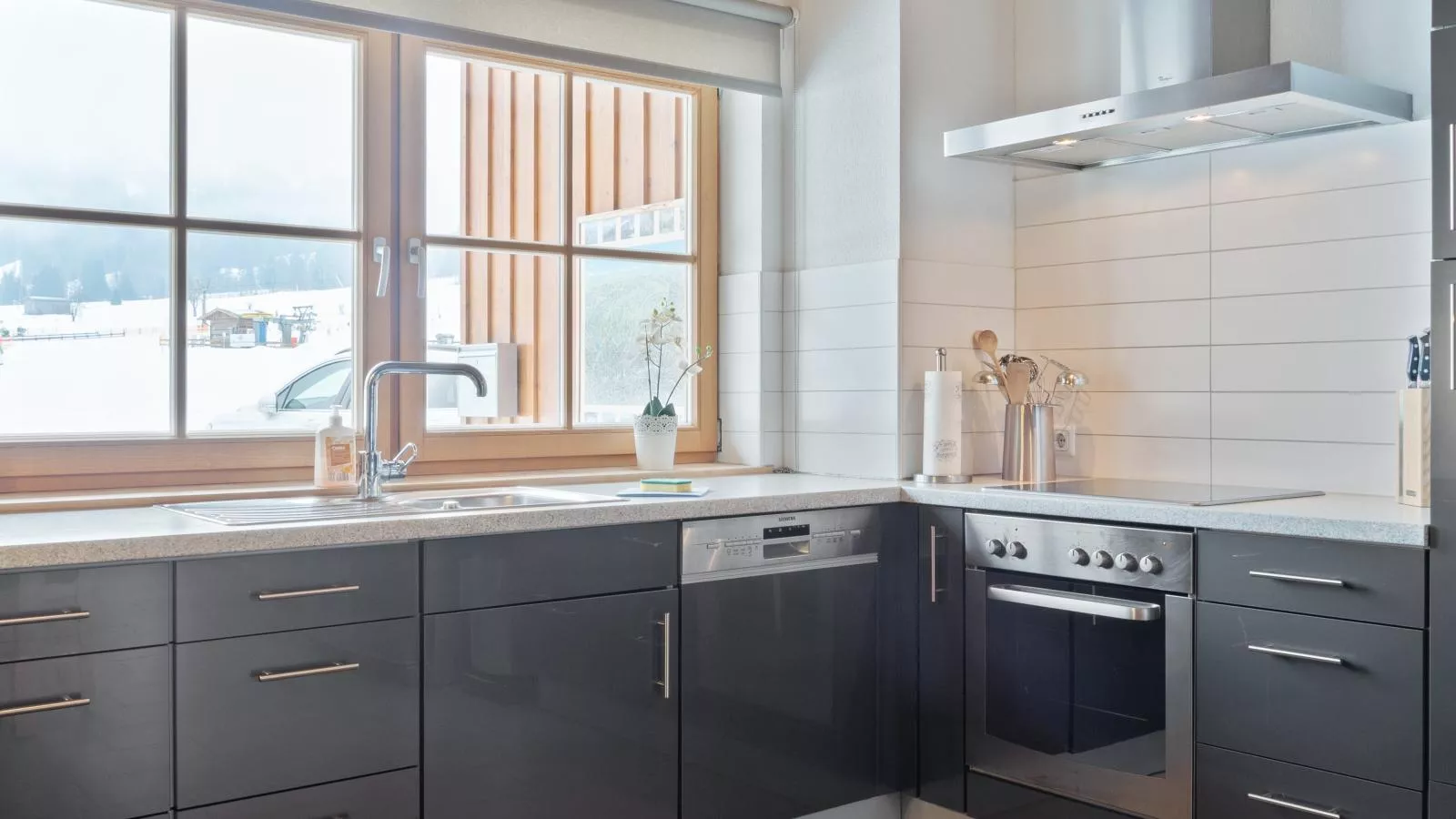 Maxima - Ski in - Ski Out-Kitchen