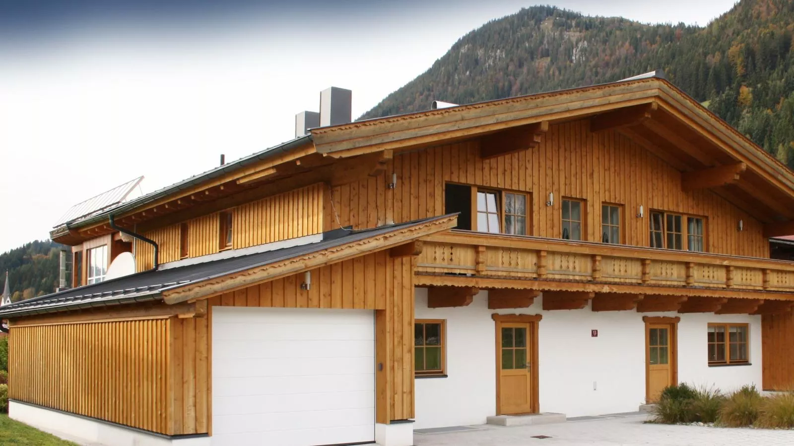 Maxima - Ski in - Ski Out-Exterior summer