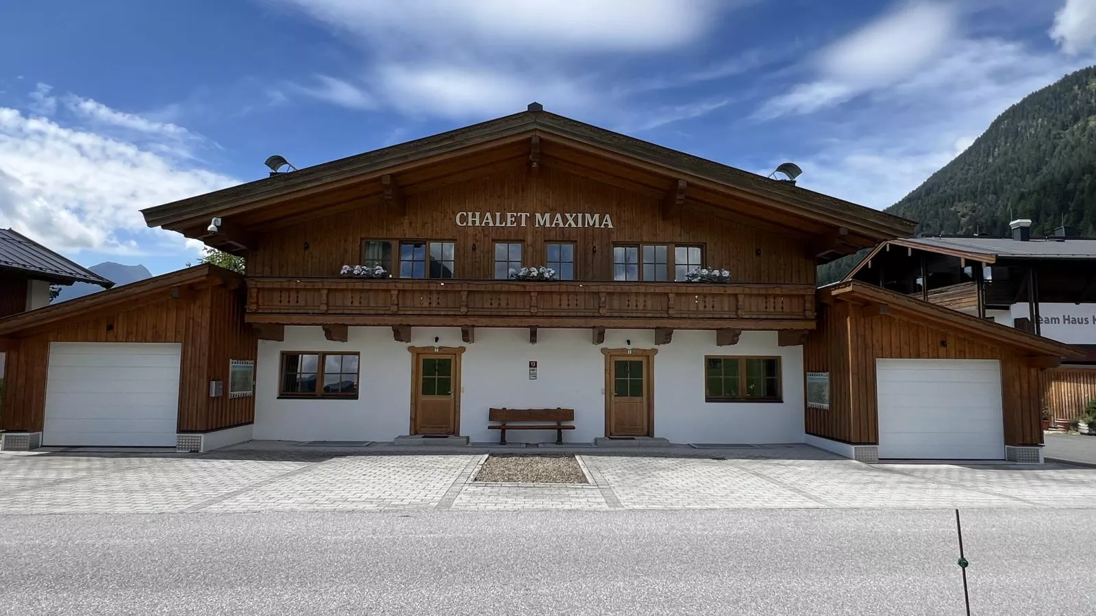 Maxima I - Ski in - Ski Out-Exterior summer