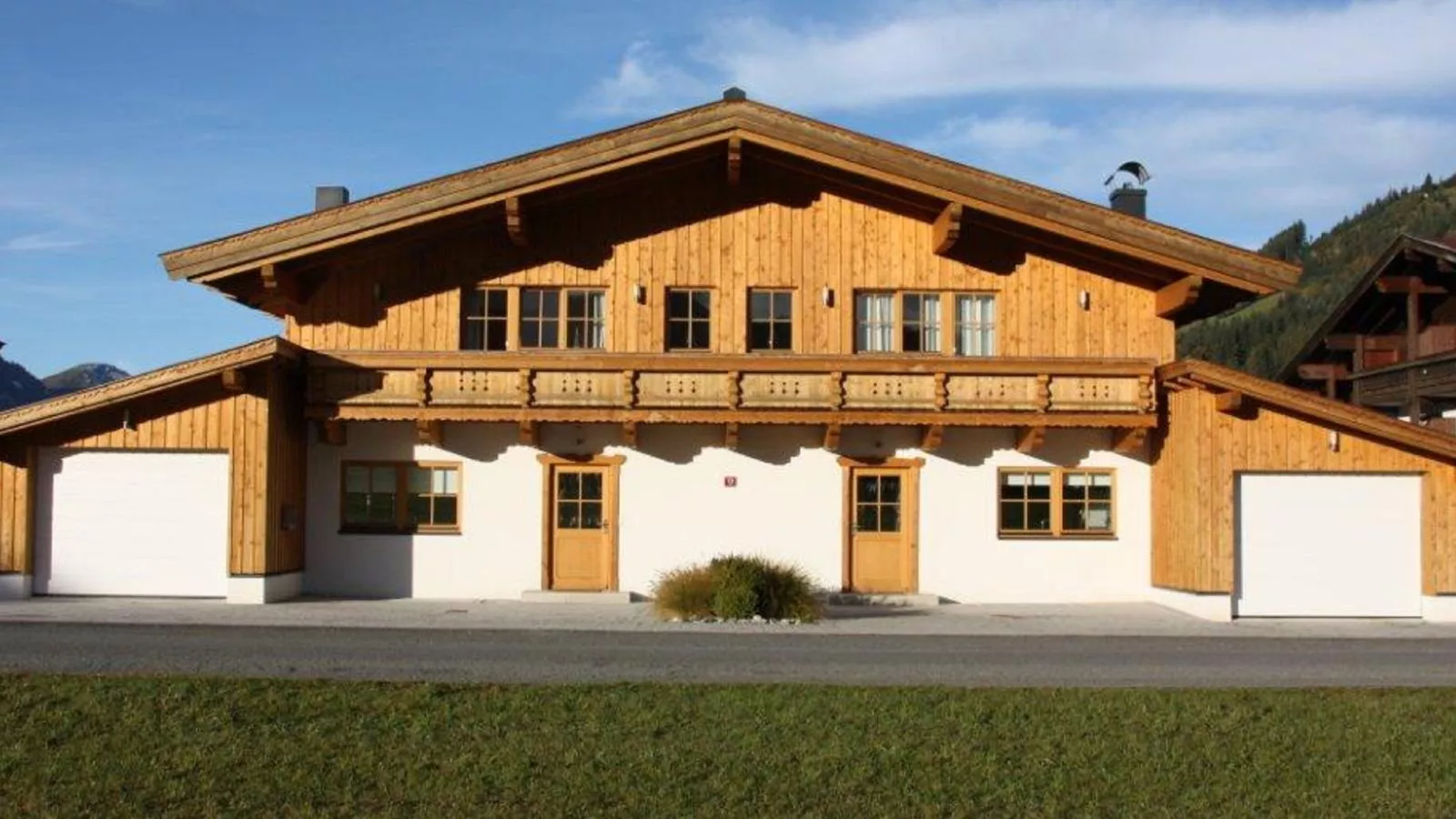 Maxima I - Ski in - Ski Out-Exterior summer