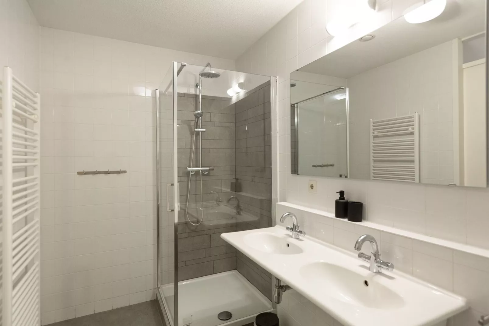 Scheveningen Harbour 62-Bathroom