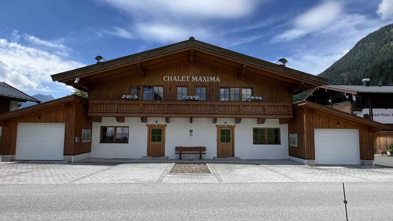 Maxima II - Ski in - Ski Out-Exterior summer