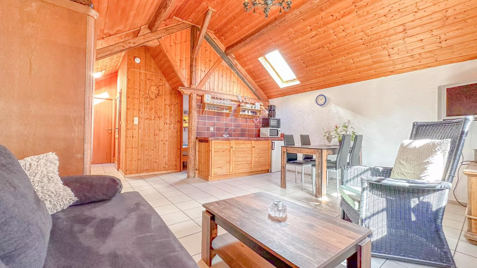 Enjoy 2-Living room