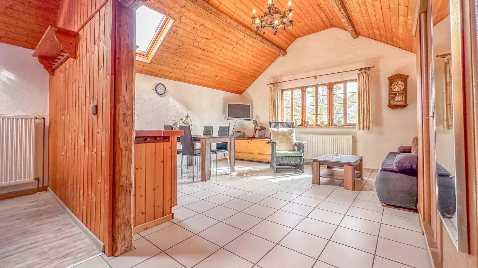 Enjoy 2-Living room