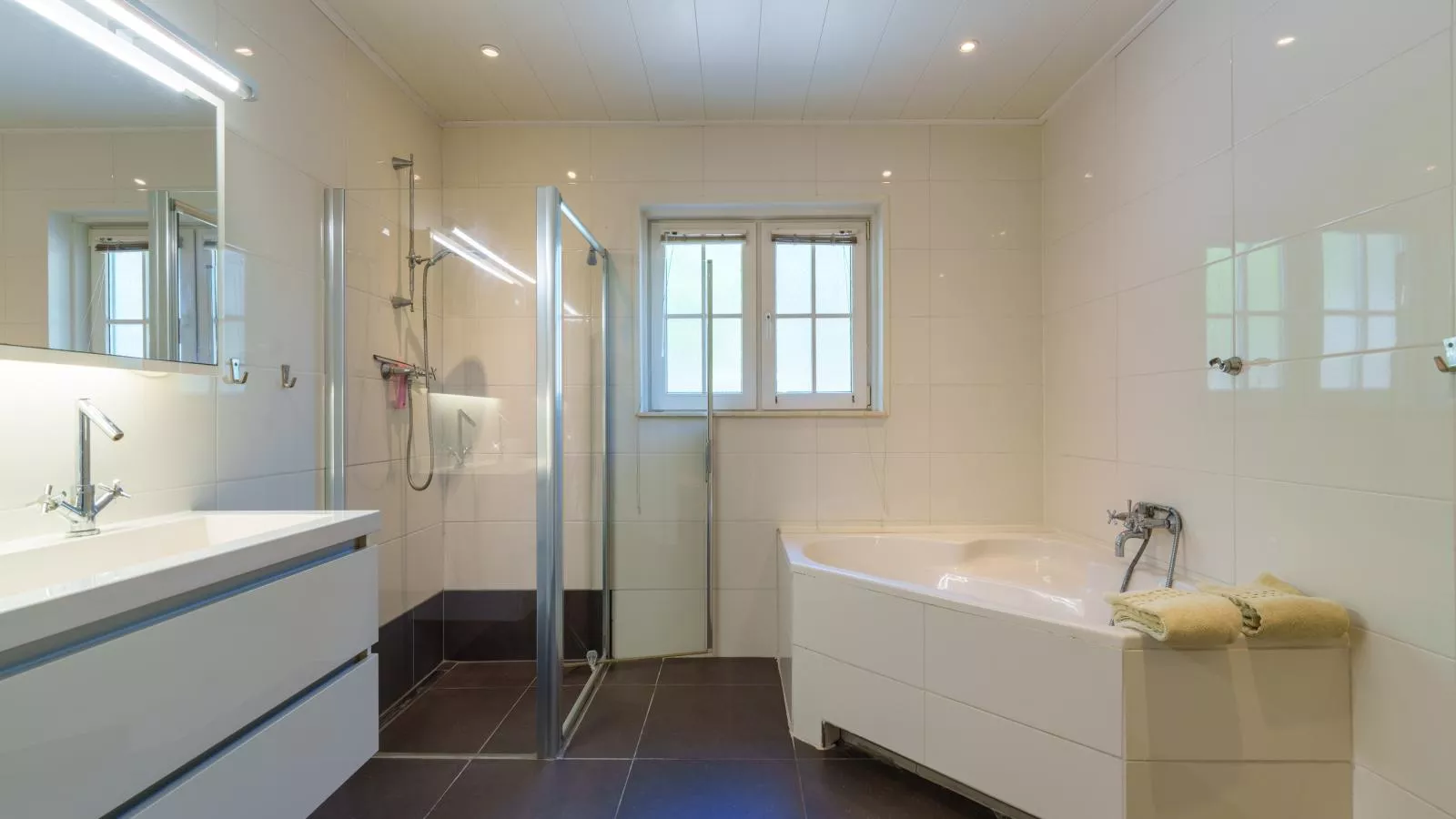 Huis te Lande-Bathroom