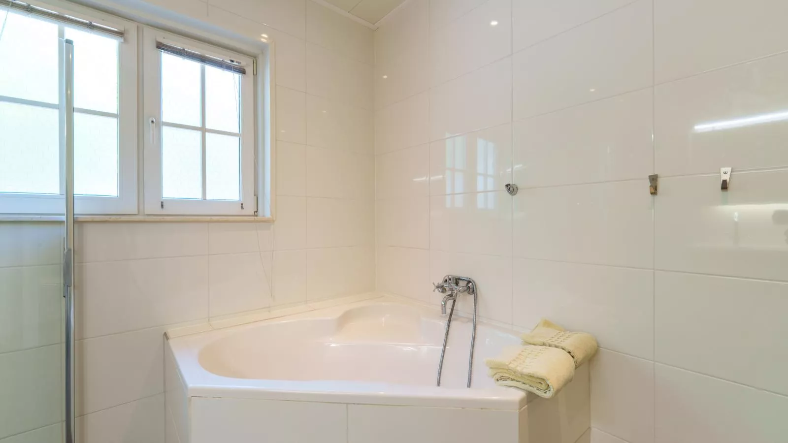 Huis te Lande-Bathroom