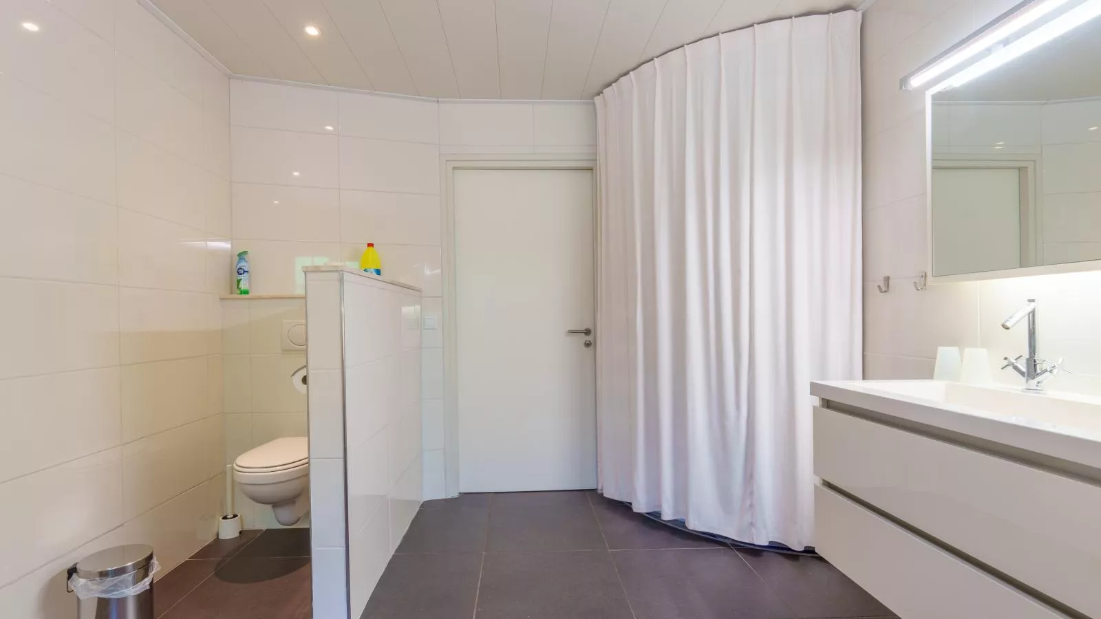 Huis te Lande-Bathroom