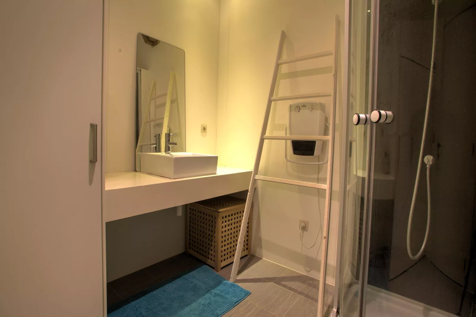 La Glevade-Bathroom