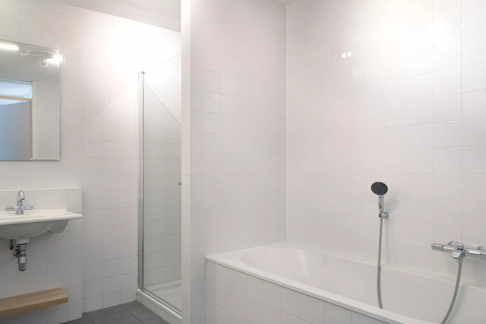 Scheveningen Harbour 62A-Bathroom