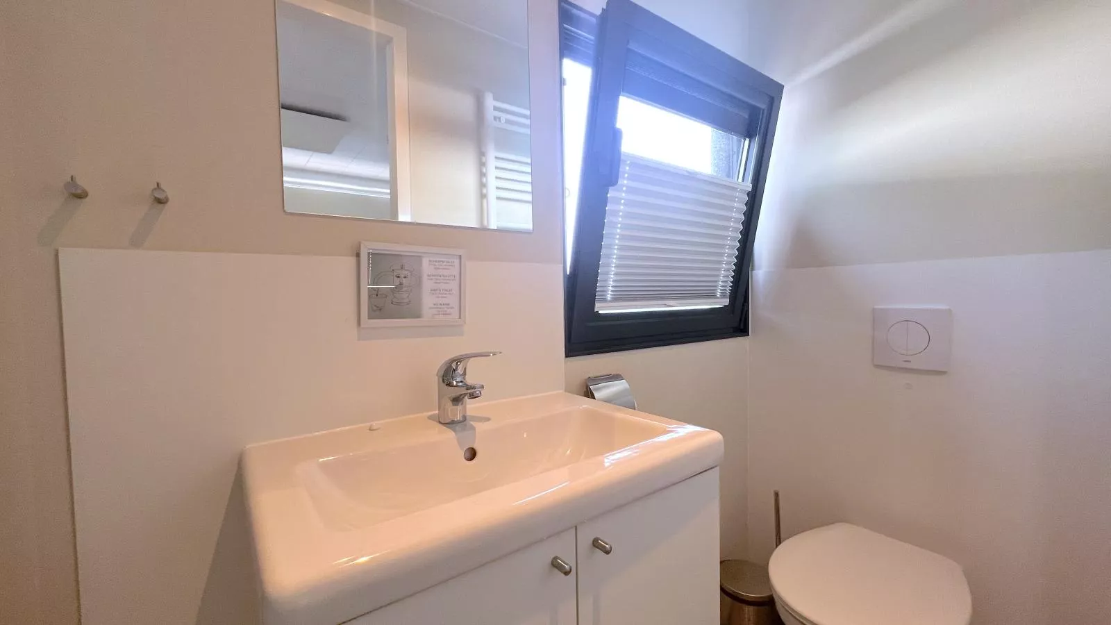 Aldebaran-Bathroom
