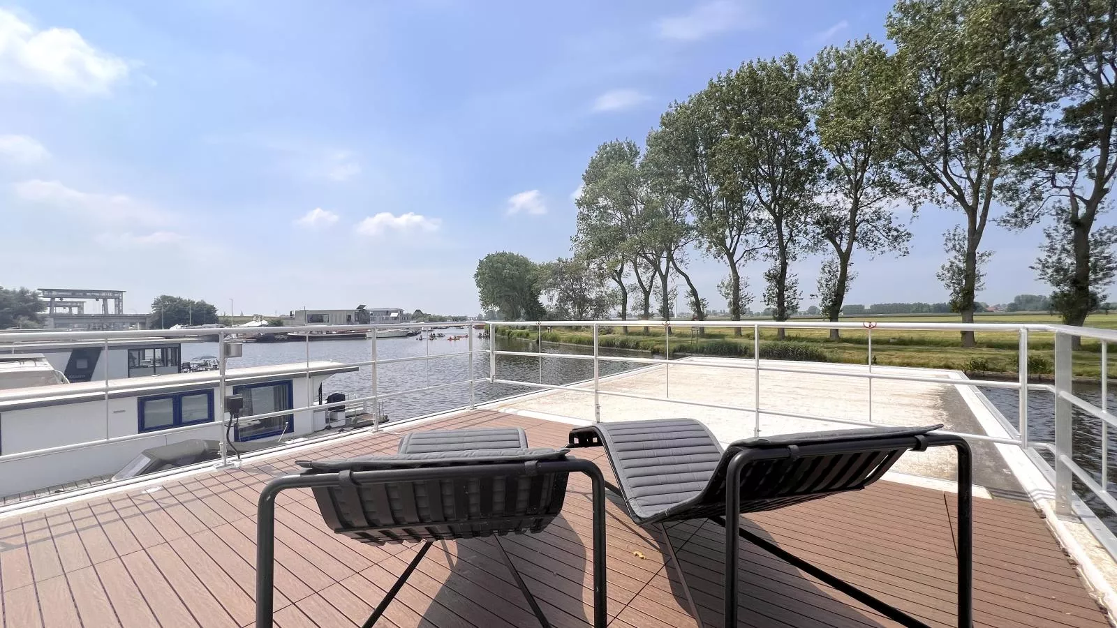 Aldebaran-Terrace balcony