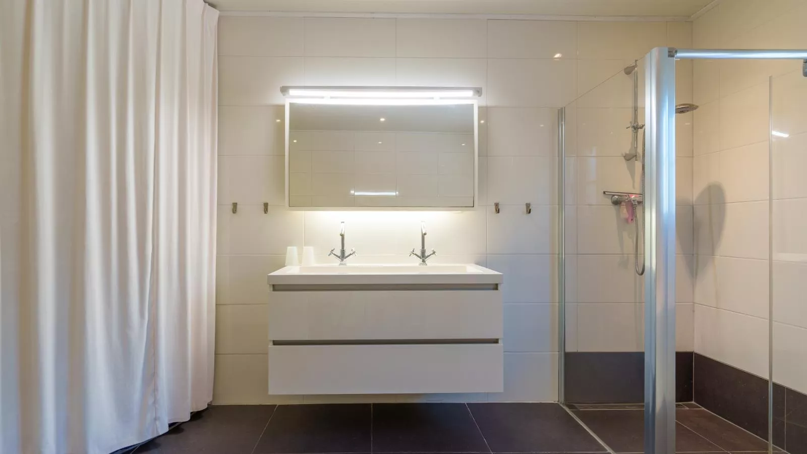 Huis te Lande-Bathroom