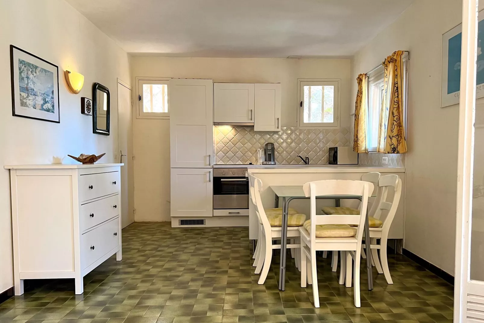 Domaine Anoutous Carry-Dining room