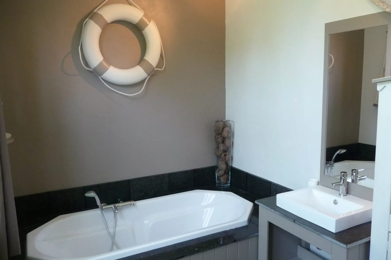 La  Conciergerie-Bathroom