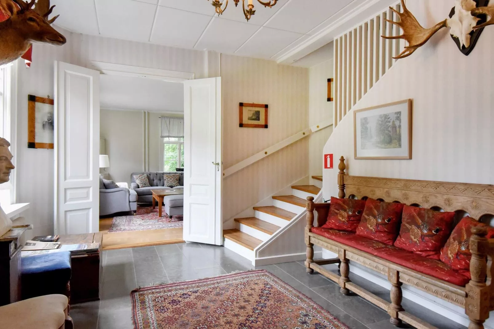 54561 NAIN-Indoor