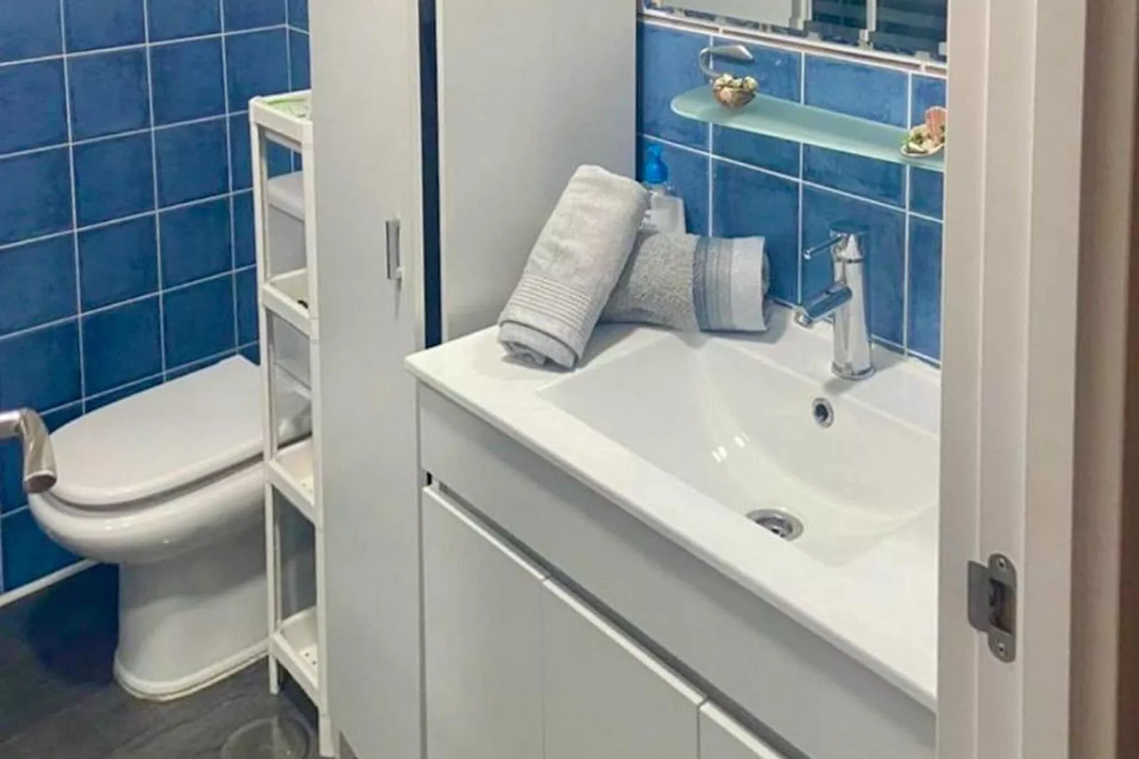 Carlota Alexandri-Bathroom