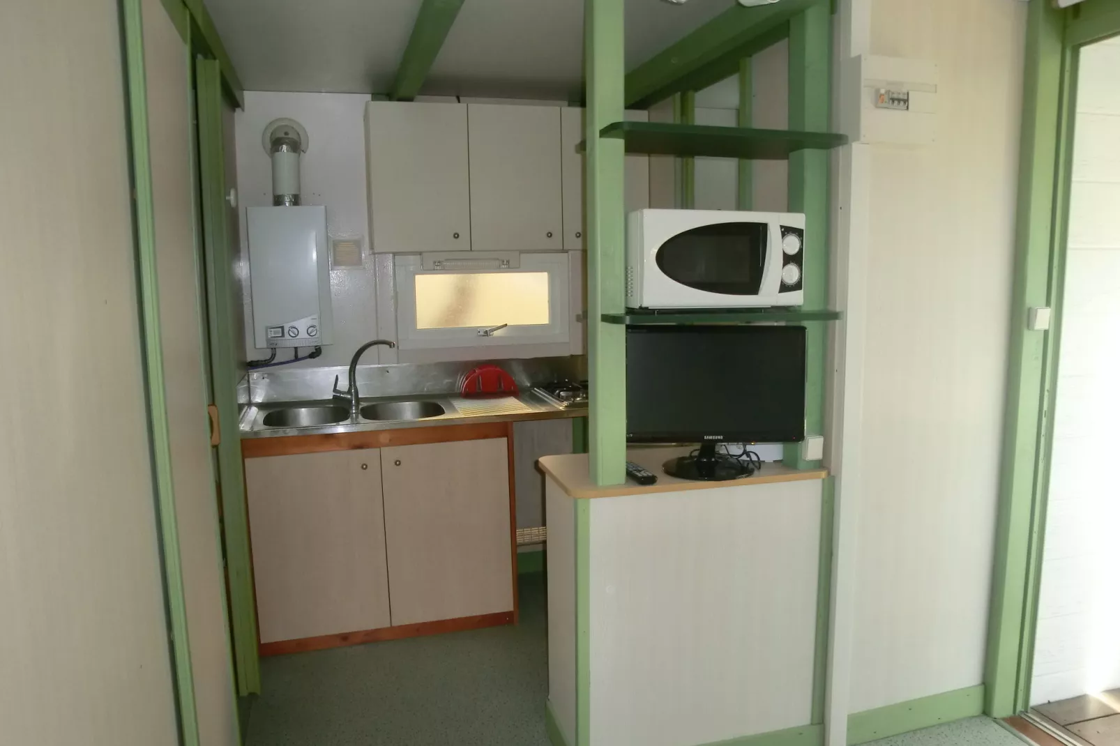 Camping Cambrils Playa 1 BUNGALOW OASIS-Kitchen