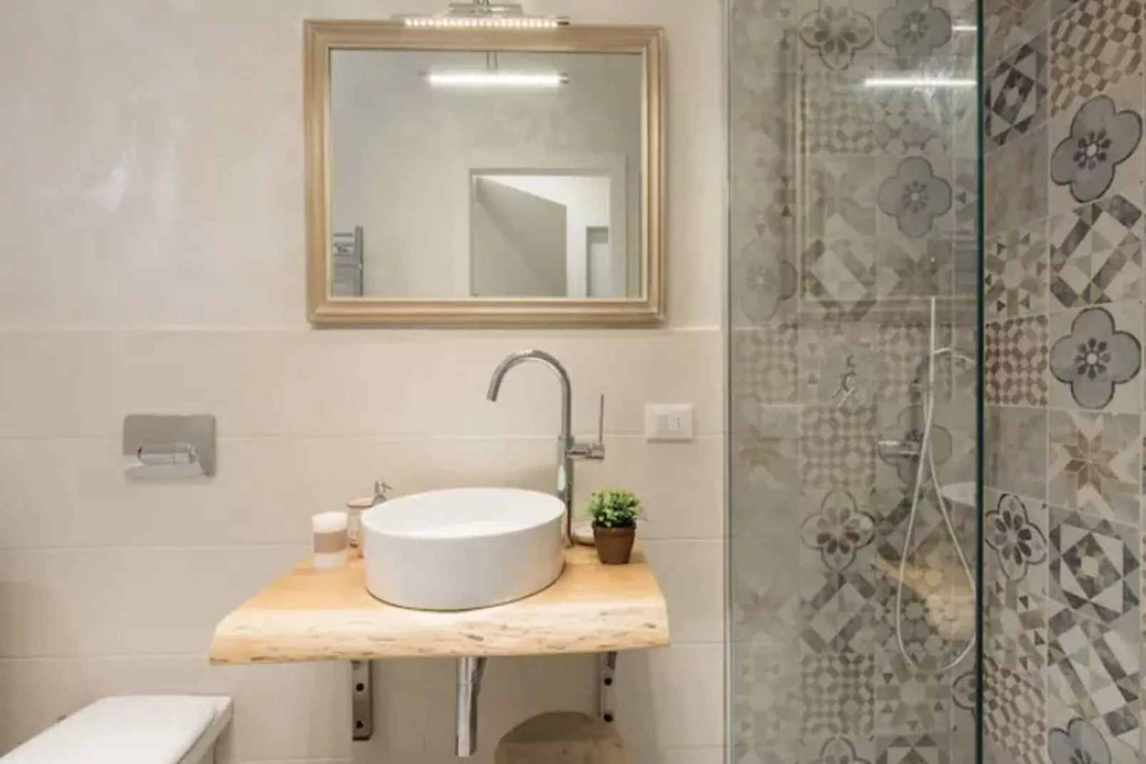 Aurora Vistalago-Bathroom
