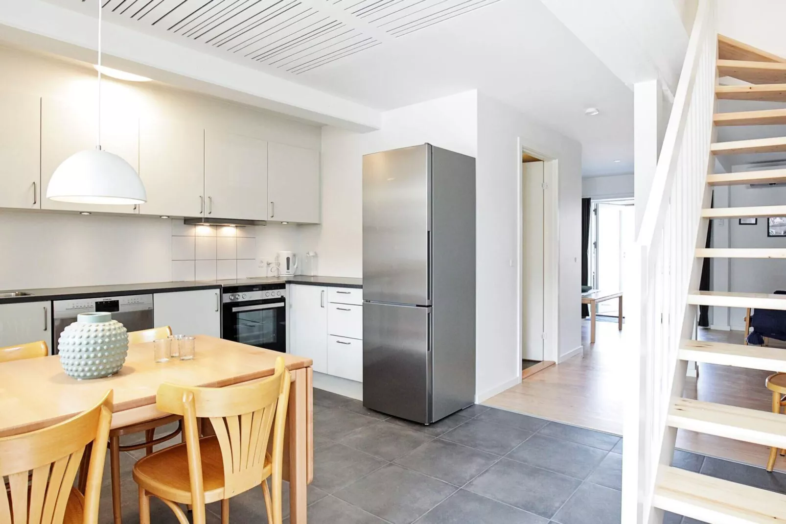 3 rooms app.,2stories,bay view,PLUS-Indoor
