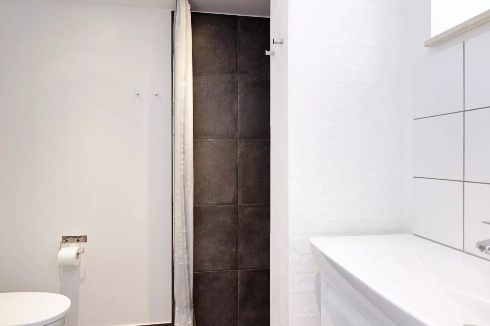 3 rooms app.,2stories,bay view,PLUS-Indoor