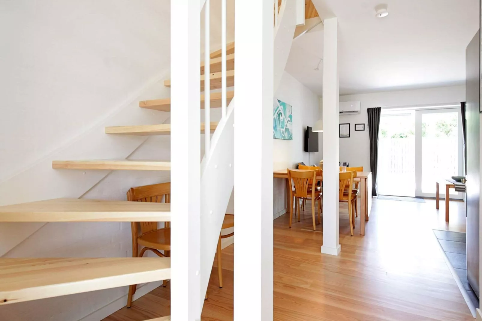 3 rooms app.,2stories,bay view,PLUS-Indoor