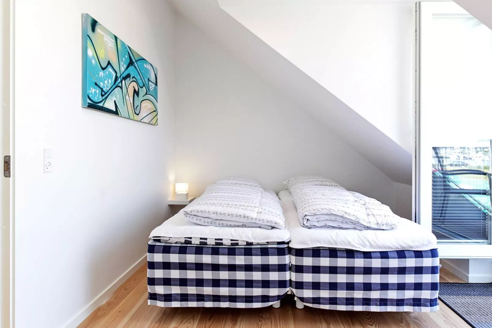 3 rooms app.,2stories,bay view,PLUS-Indoor