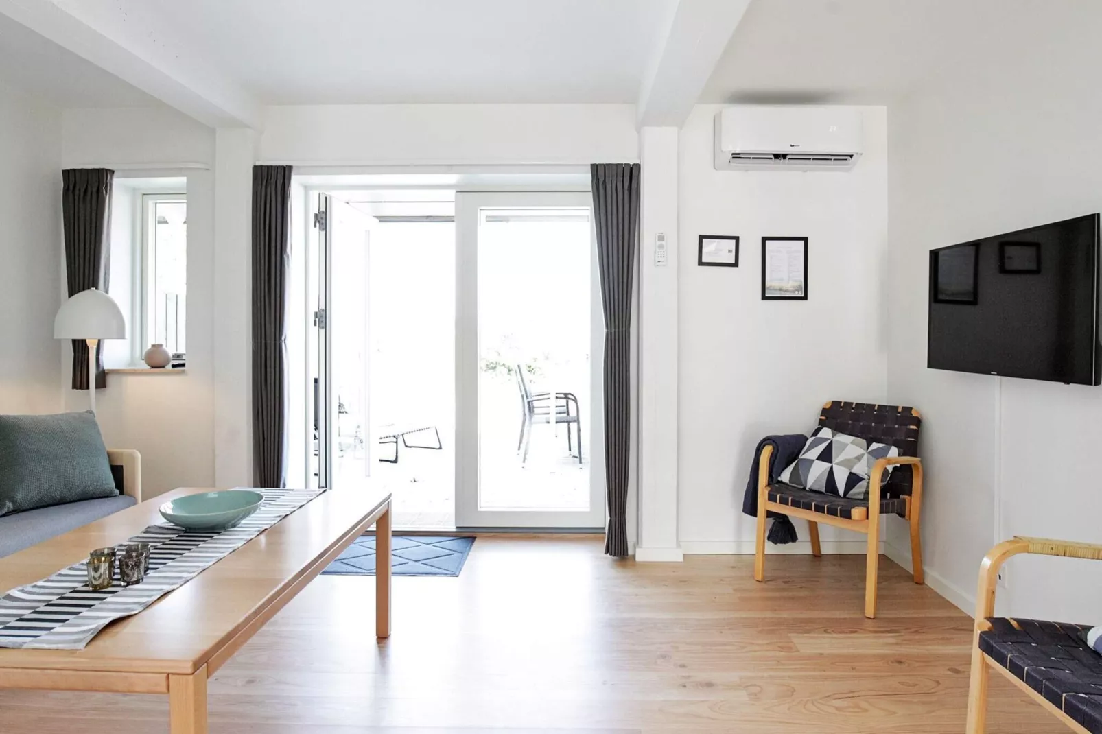 3 rooms app.,2stories,bay view,PLUS-Indoor