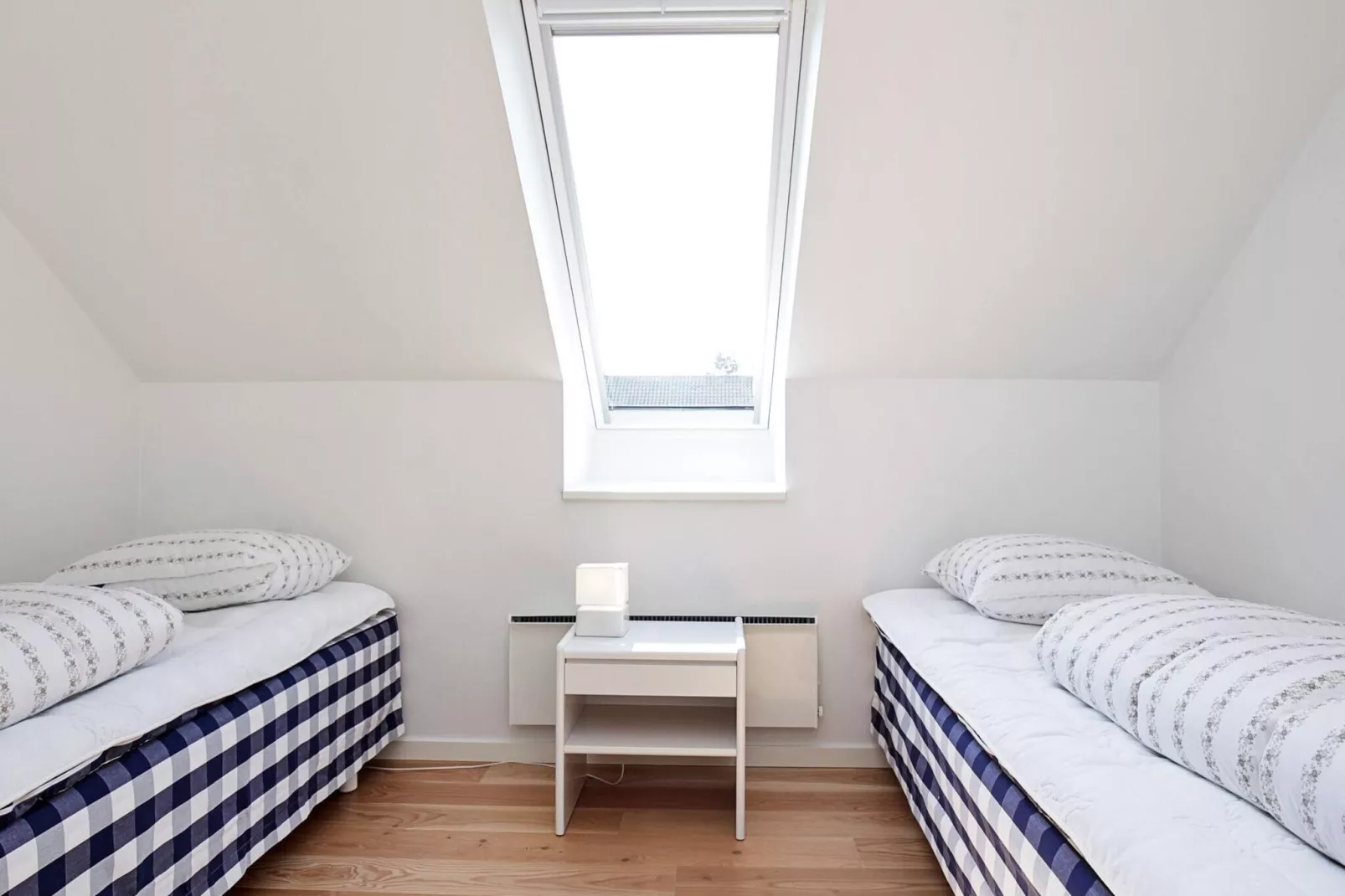 3 rooms app.,2stories,bay view,PLUS-Indoor