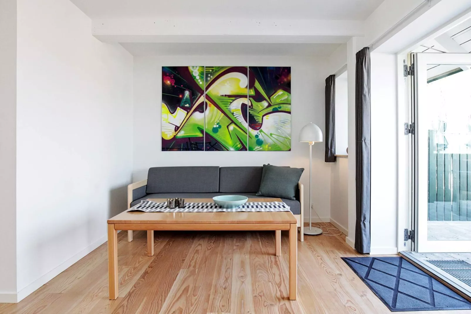 3 rooms app.,2stories,bay view,PLUS-Indoor