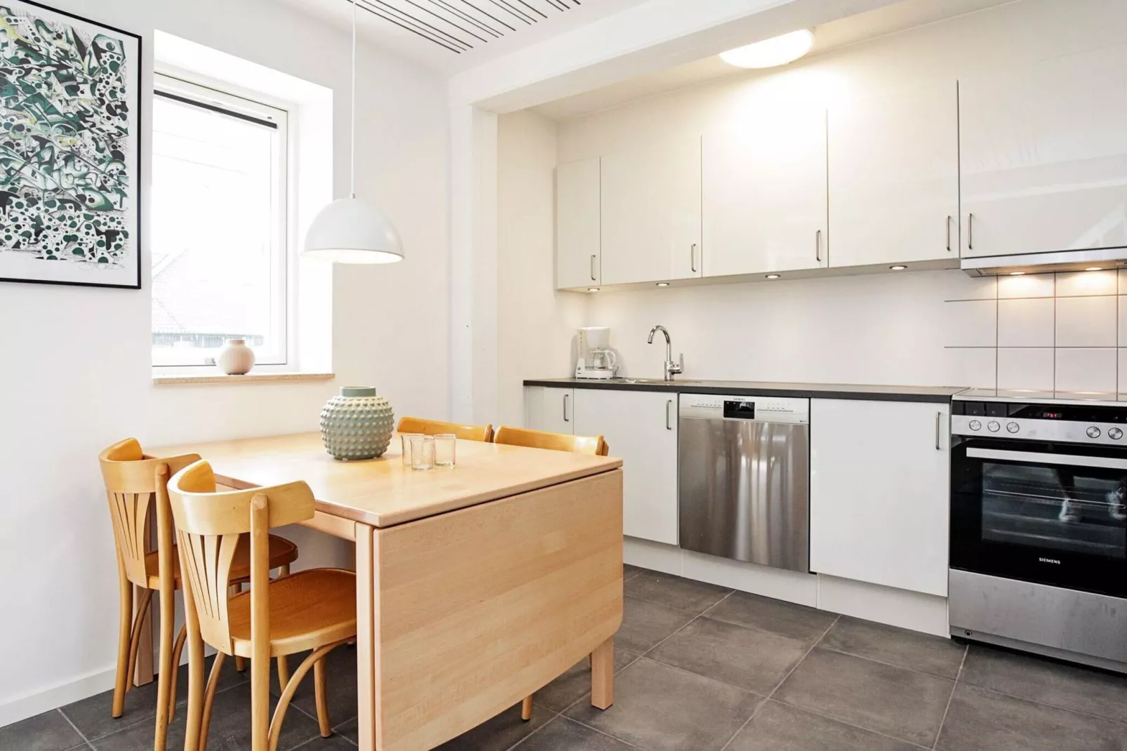 3 rooms app.,2stories,bay view,PLUS-Indoor